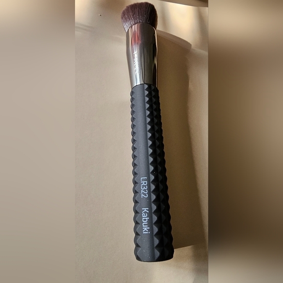 LARUCE BEAUTY 3 Pc Makeup Brush Set Kabuki, Highlighter & Small Angle Brush - Picture 8 of 8